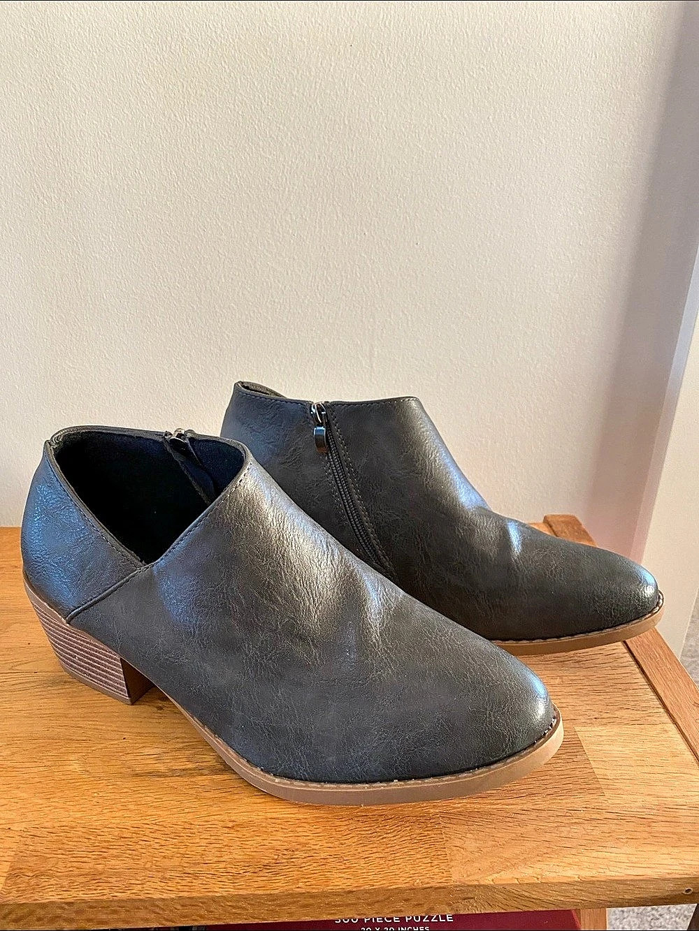 V-Cut Grey Faux Leather Ankle Booties / Shooties - Size 12 (EU 43)